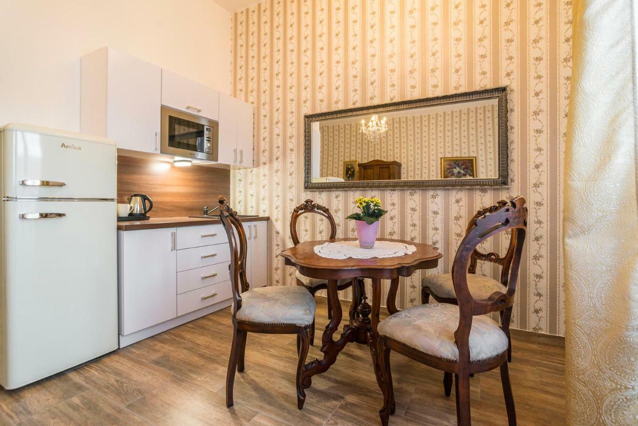 Retro Apartments Bosak Contactless Check-In プレショフ エクステリア 写真
